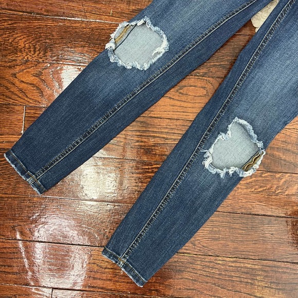 Free People Blown Out Knee Skinny Jeans Size 26S Distressed Dark Wash 26 Short - Picture 6 of 9